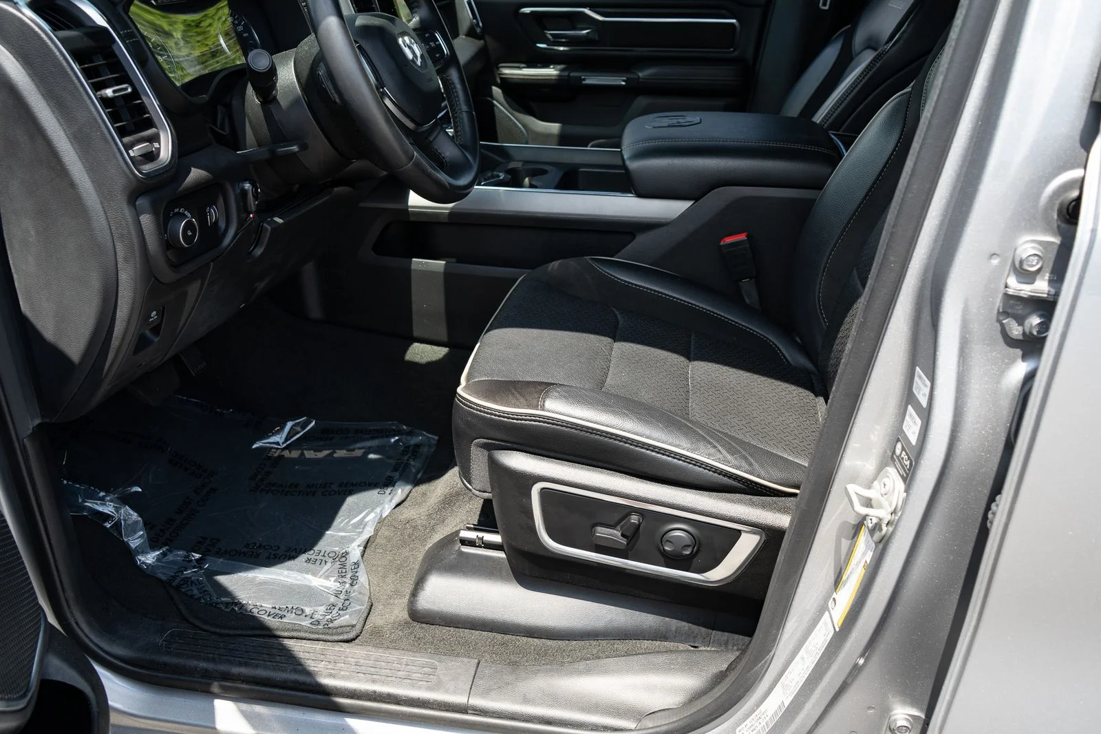 Used 2024 Silver Ram Laramie image 17