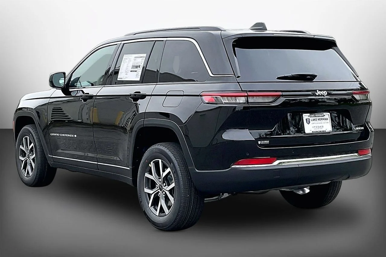 New 2027 High Gloss Black Jeep Laredo image 6