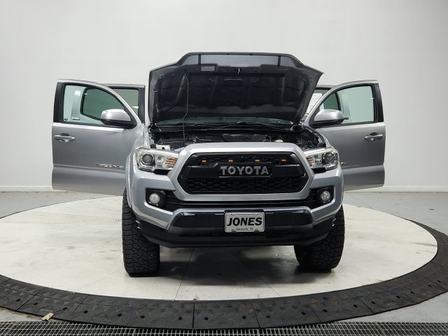 Used 2017 Silver Toyota SR5 image 11