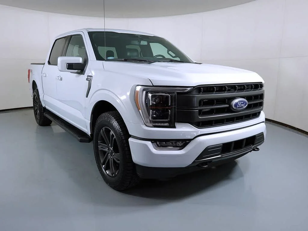 Used 2021 White Ford Lariat image 1
