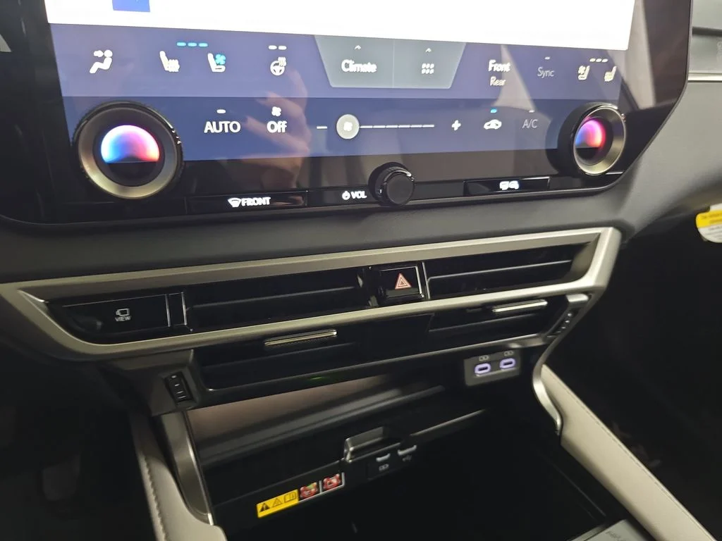 New 2026 Eminent White Pearl Lexus PREMIUM image 23