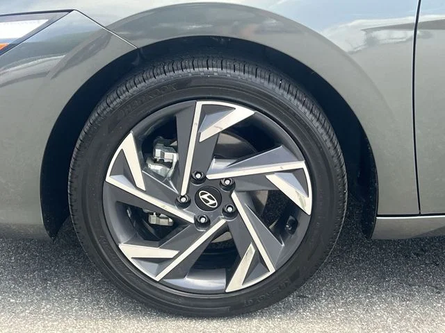 Used 2025 Gray Hyundai SEL Sport image 39