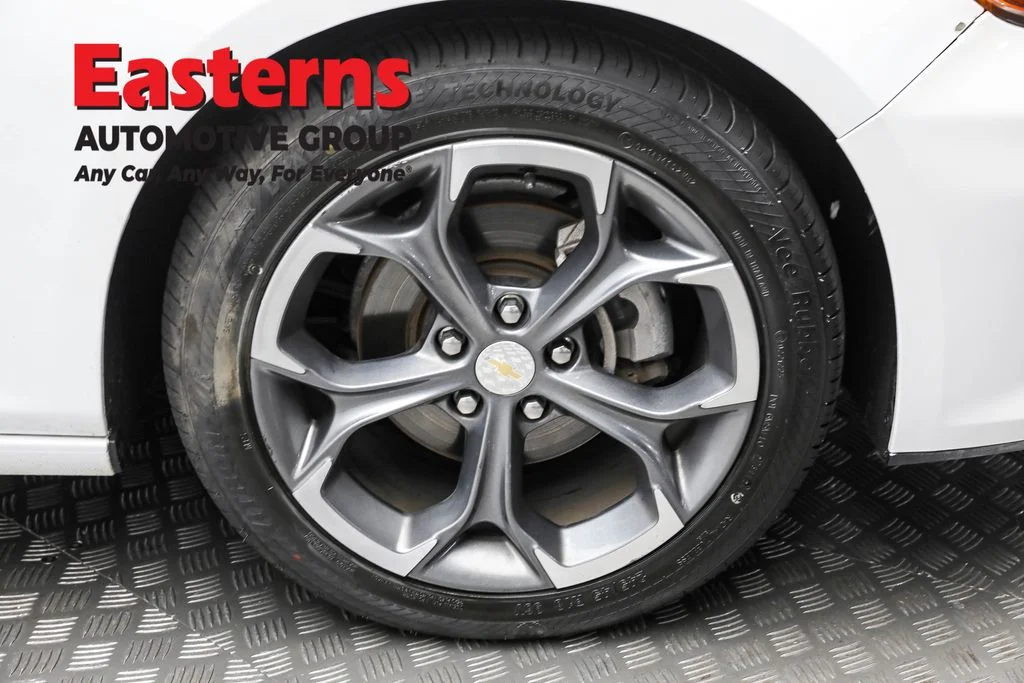 Used 2024 White Chevrolet LT image 30