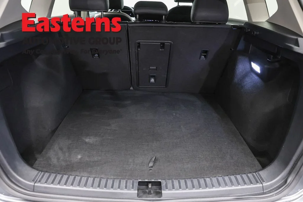 Used 2025 Gray Volkswagen 1.5T SE image 9