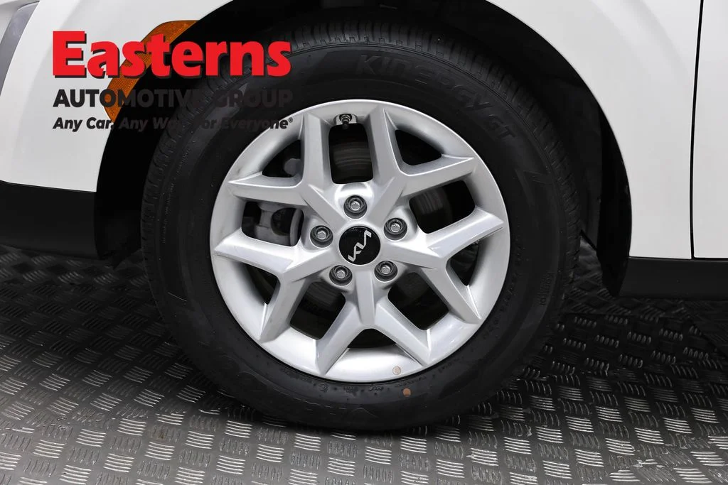 Used 2025 White Kia LX image 31