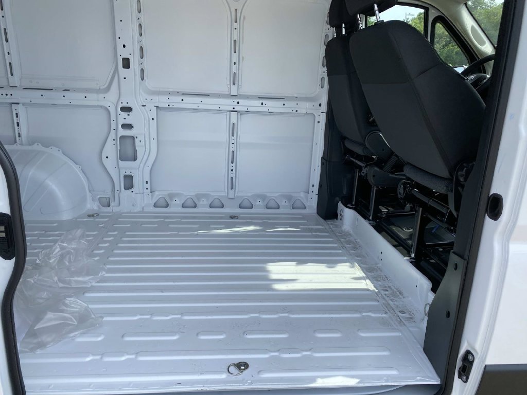 New 2026 Bright White Clear-Coat Exterior Paint Ram Low Roof image 6
