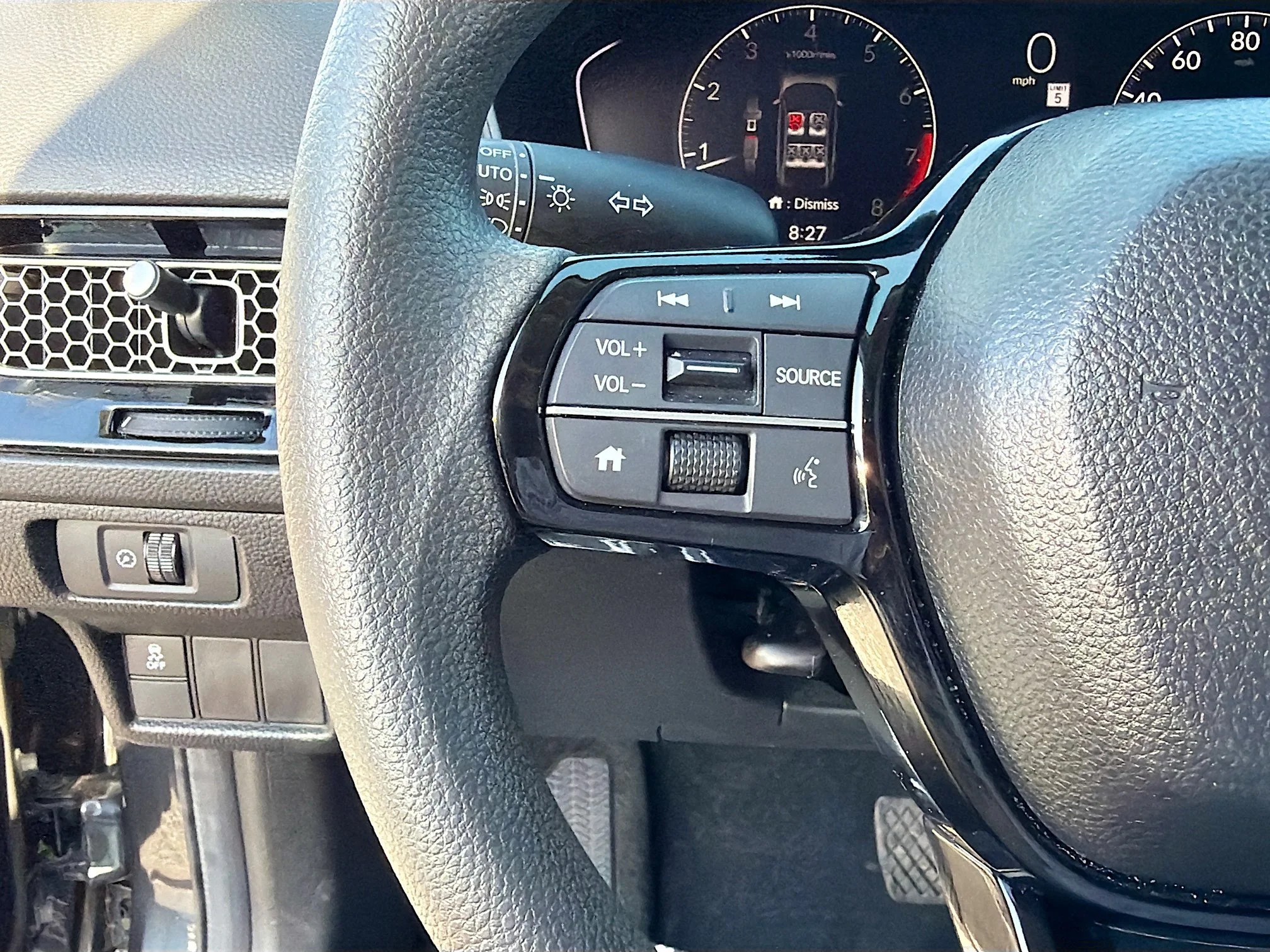 Used 2025 Meteorite Gray Metallic Honda LX image 33