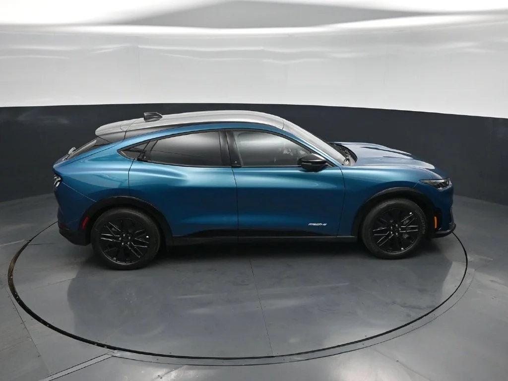 New 2026 Adriatic Blue Metallic Ford Premium image 36