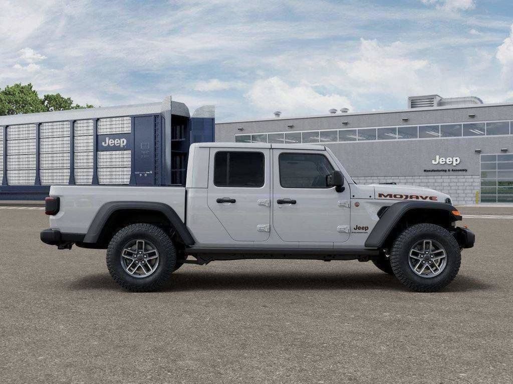 New 2026 Bright White Clear-Coat Exterior Paint Jeep Mojave image 46