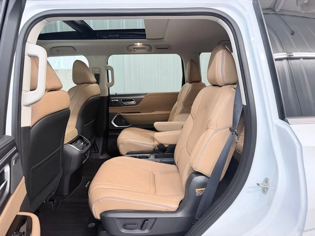 New 2027 RADIANT WHITE INFINITI Luxe 2WD image 34