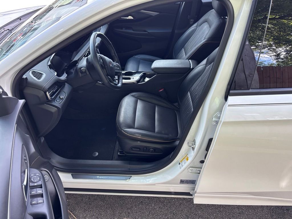 Used 2025 White Buick Avenir image 9