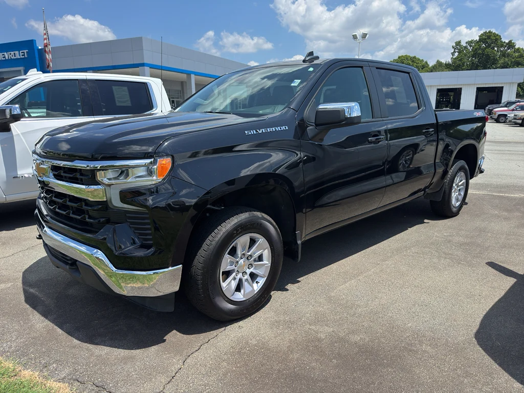 Used 2026 Black Chevrolet LT image 3