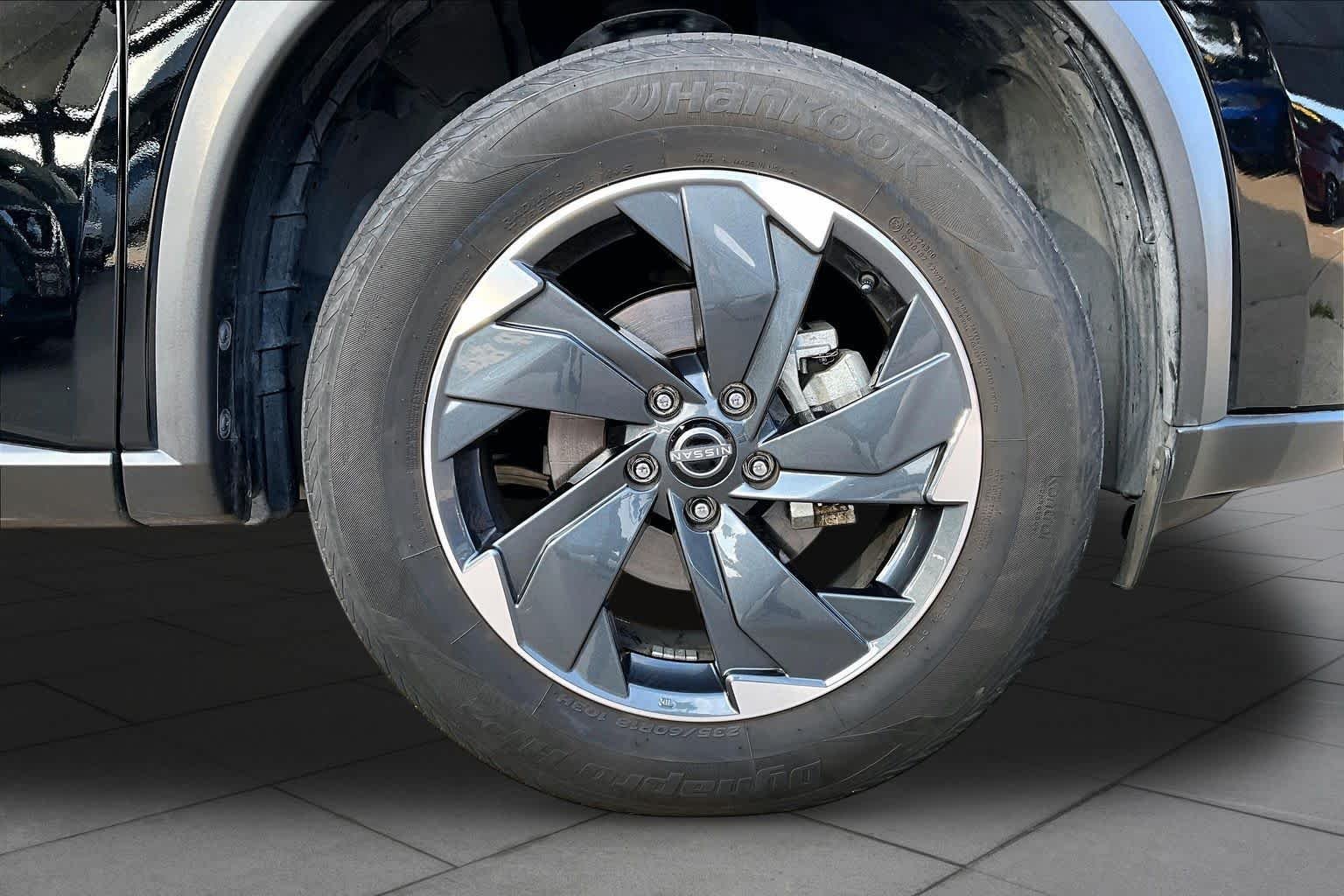 Used 2025 Super Black Nissan SV image 10