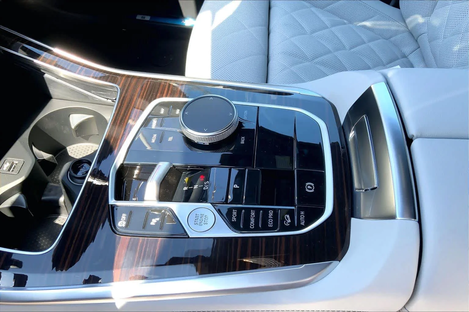 View vehicle photo 7