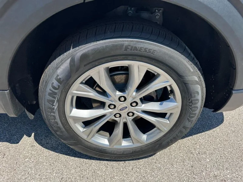 Used 2020 Silver Spruce Metallic Ford XLT 4WD image 24
