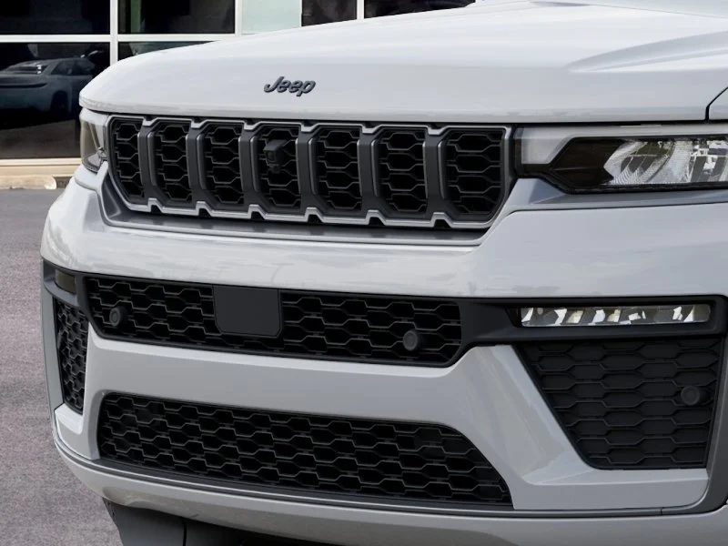 New 2026 Bright White Clear-Coat Exterior Paint Jeep Limited Reserve image 40