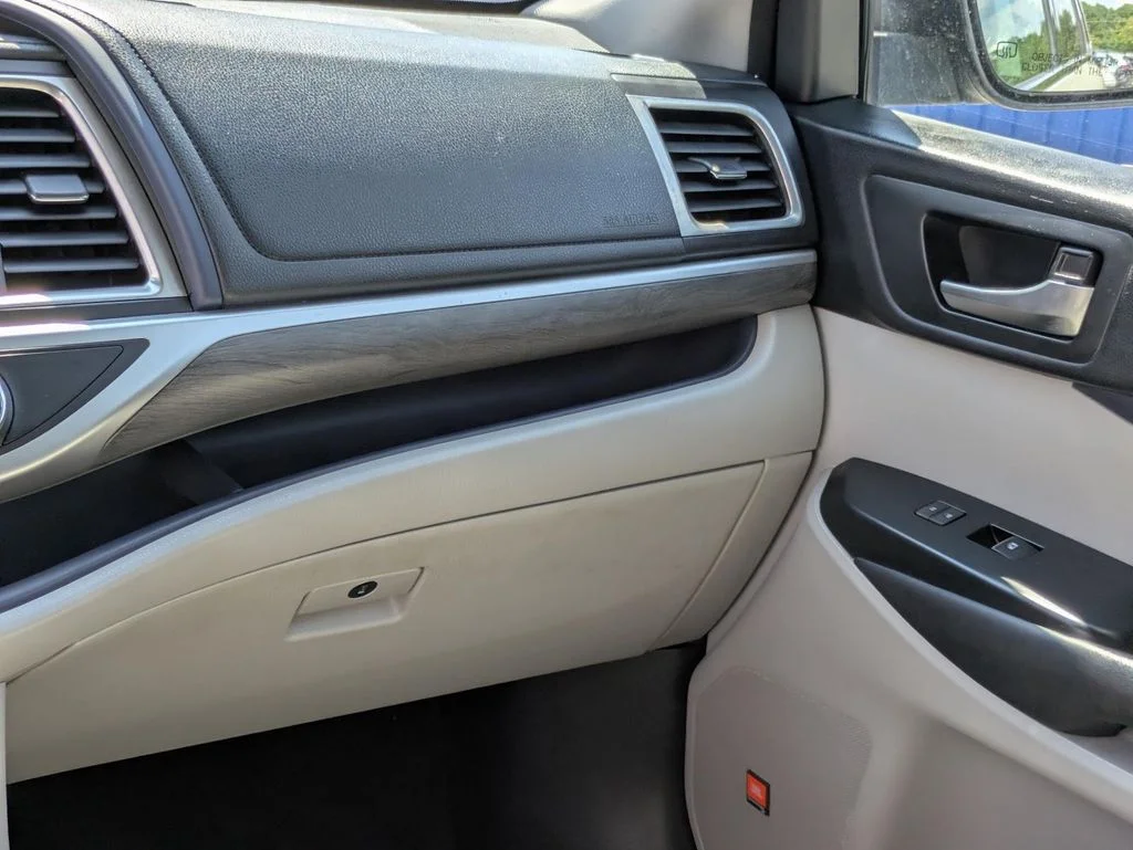 Used 2018 White Toyota Limited image 72