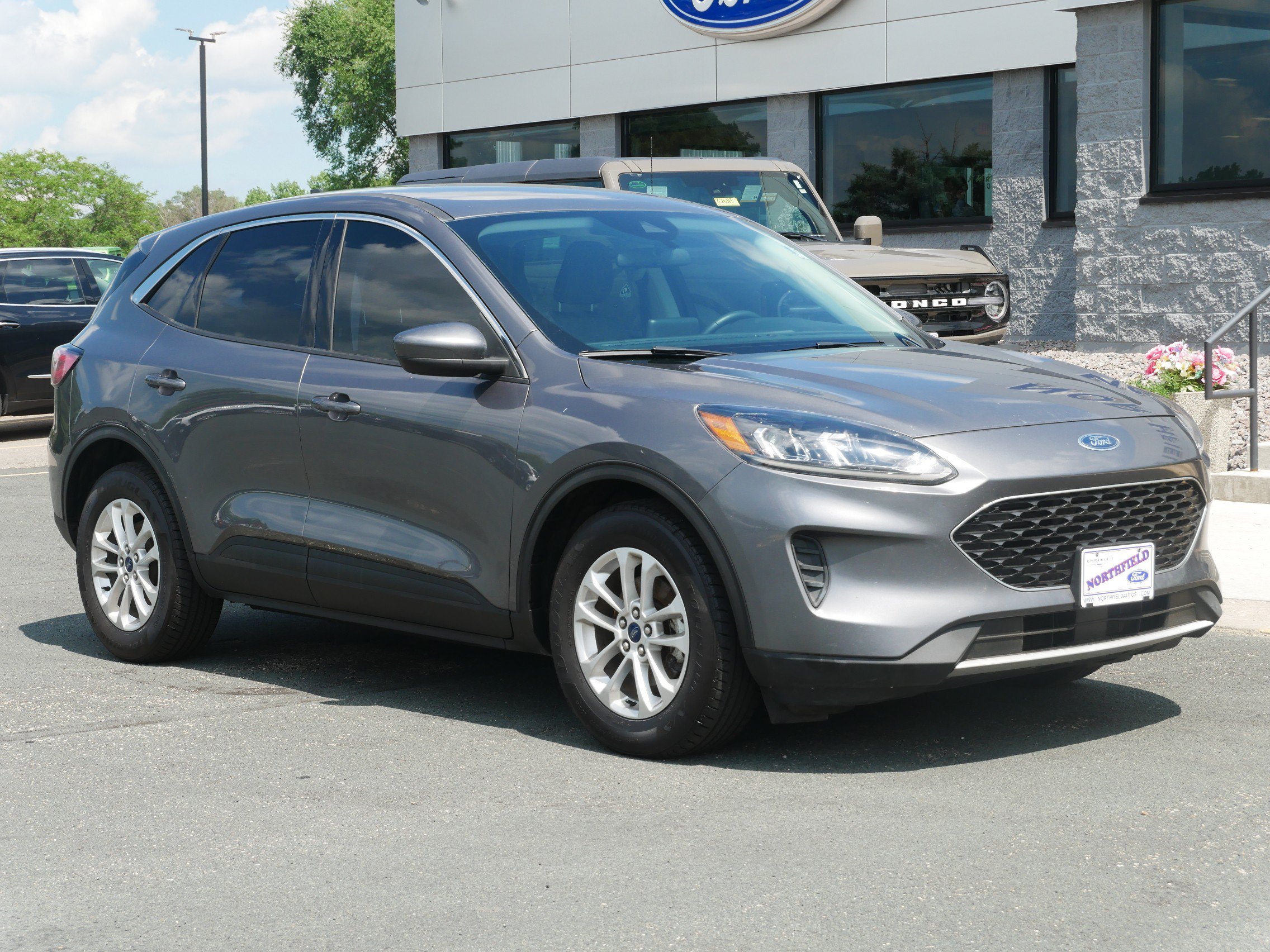 Used 2021 Ford Escape SE with VIN 1FMCU0BZ6MUA21331 for sale in Northfield, Minnesota