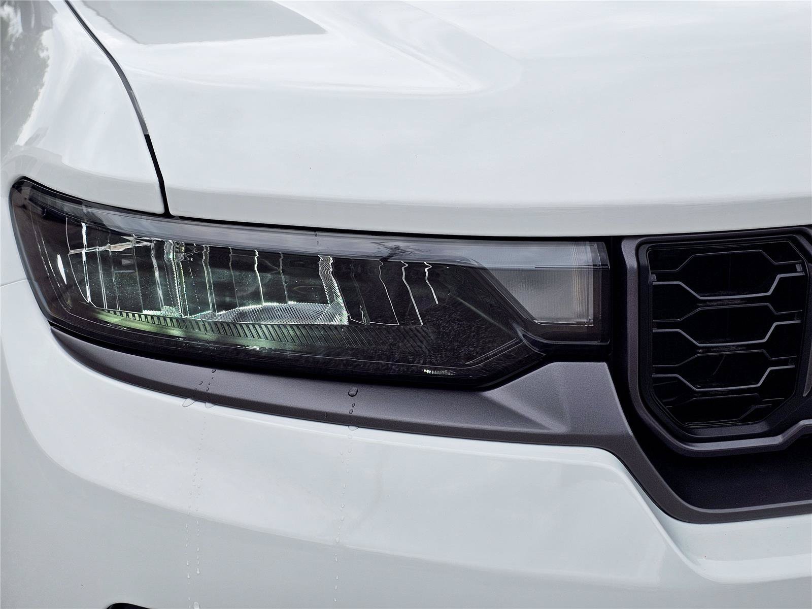 New 2026 Bright White Clear-Coat Exterior Paint Jeep Limited image 4