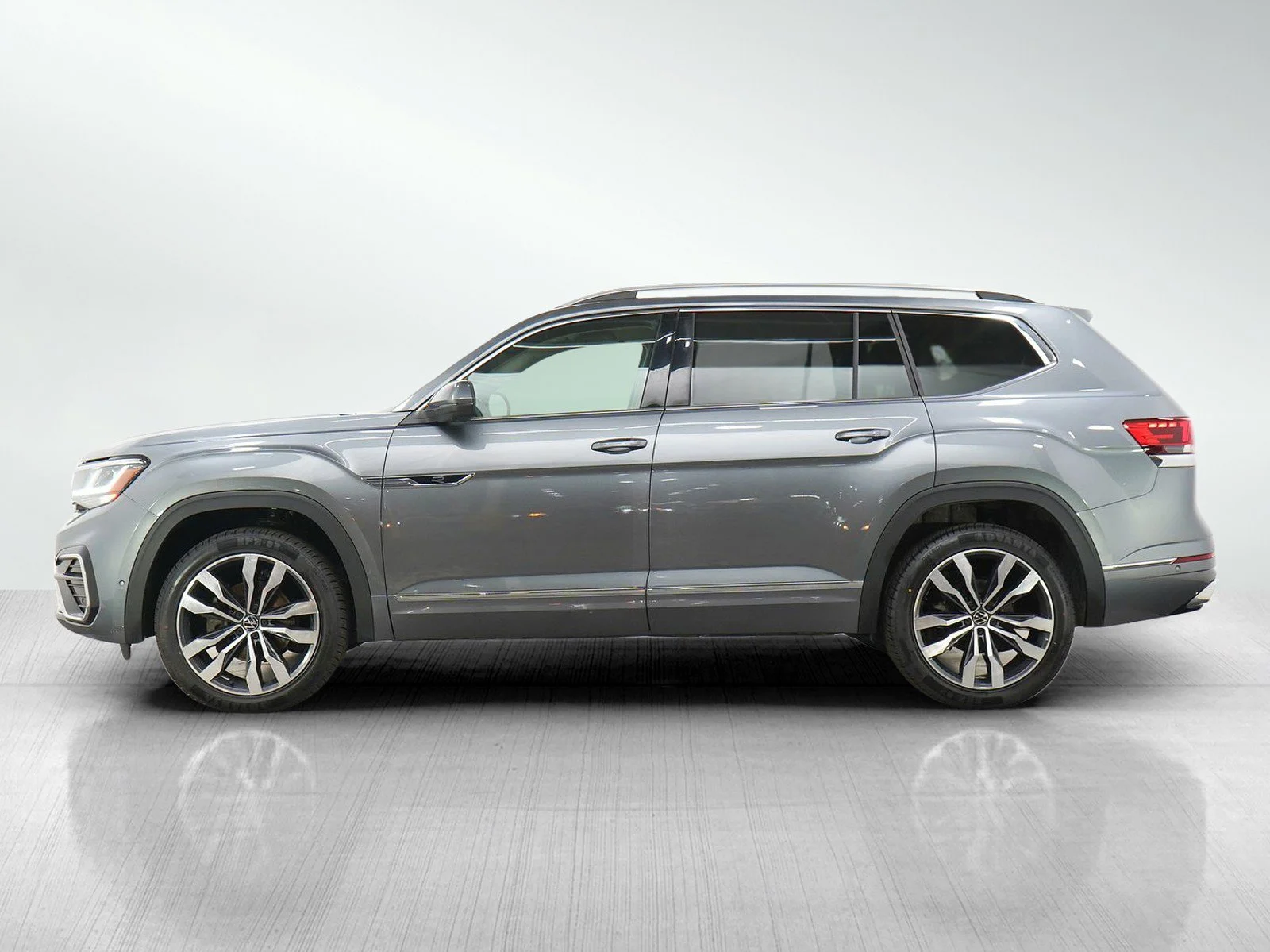 Used 2023 Volkswagen Atlas SEL Premium R-Line with VIN 1V2FR2CA1PC530386 for sale in Wayzata, Minnesota