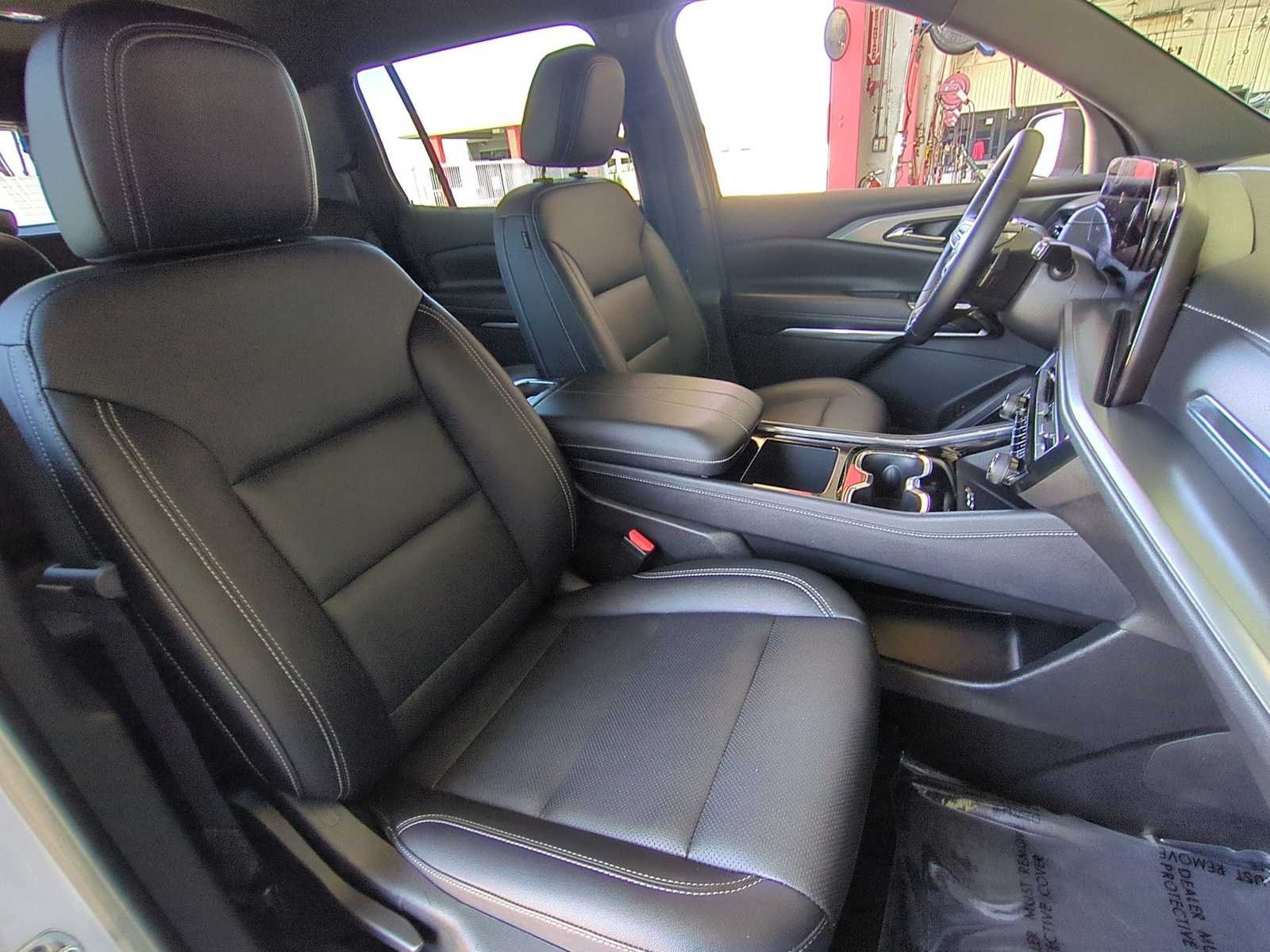 Used 2025 Summit White Chevrolet LT image 27
