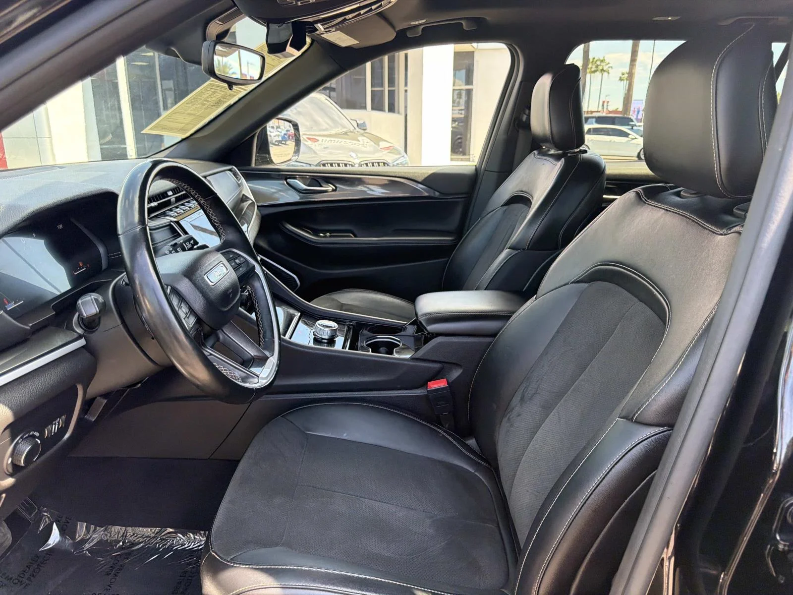 Used 2022 Diamond Black Crystal Pearlcoat Jeep Altitude image 22