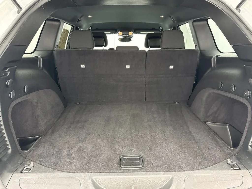 Used 2020 White Jeep Laredo E image 10