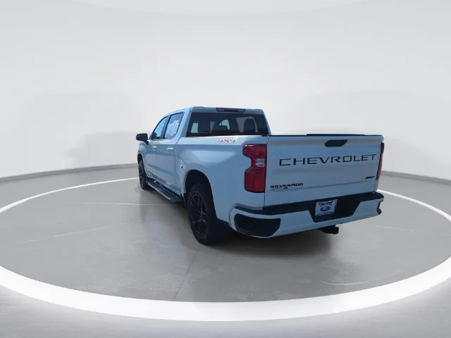 Used 2022 White Chevrolet RST image 7
