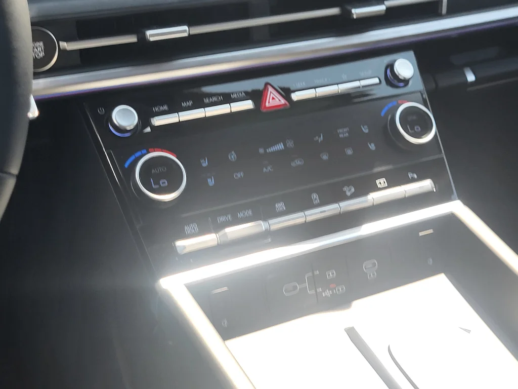 New 2027 Phantom Black Hyundai Limited 6P image 16