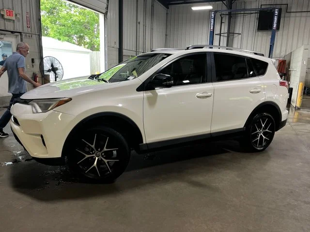 2017 Toyota RAV4 SE