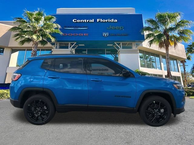 New 2026 Hydro Blue Pearl-Coat Exterior Paint Jeep Latitude image 4