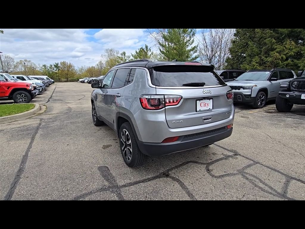 Certified Used 2024  Jeep Limited image 6