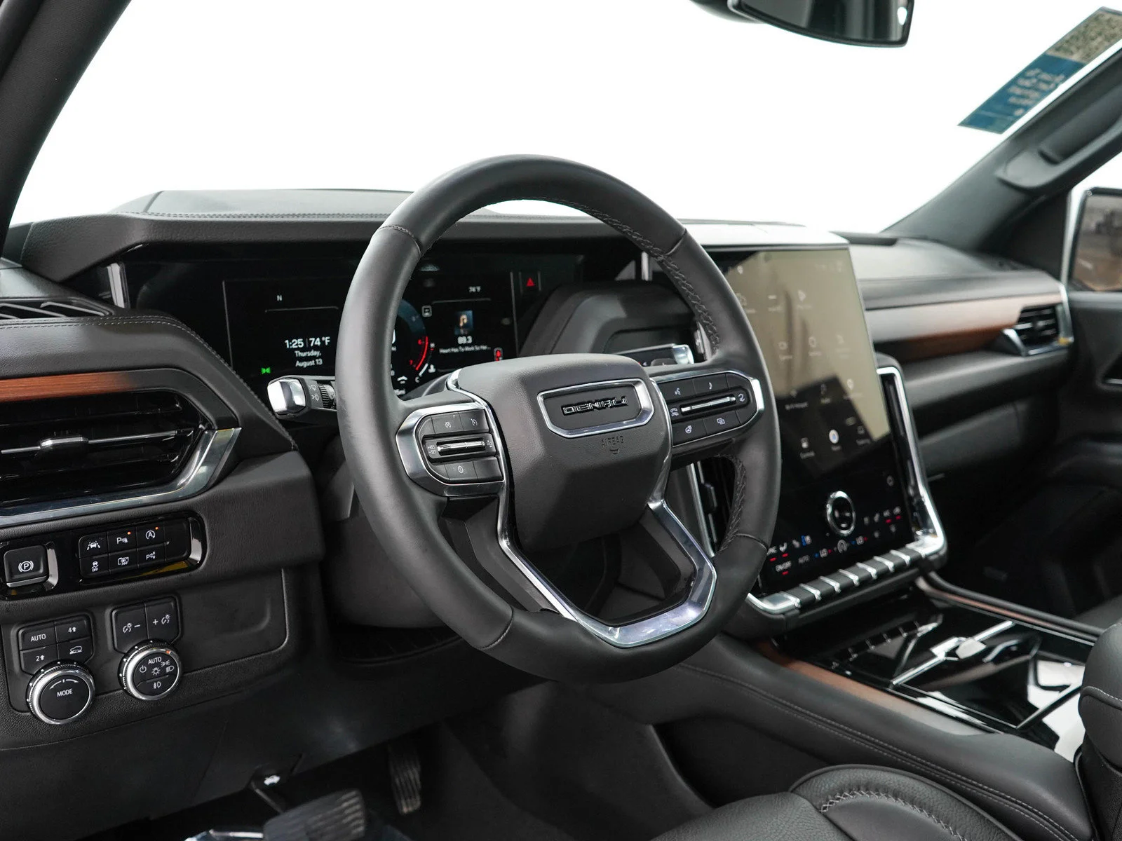 Used 2025 White Frost Tricoat GMC Denali image 23