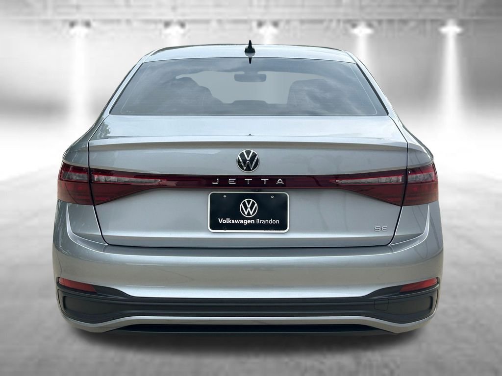 Certified Used 2025 Silver Volkswagen 1.5T SE image 4