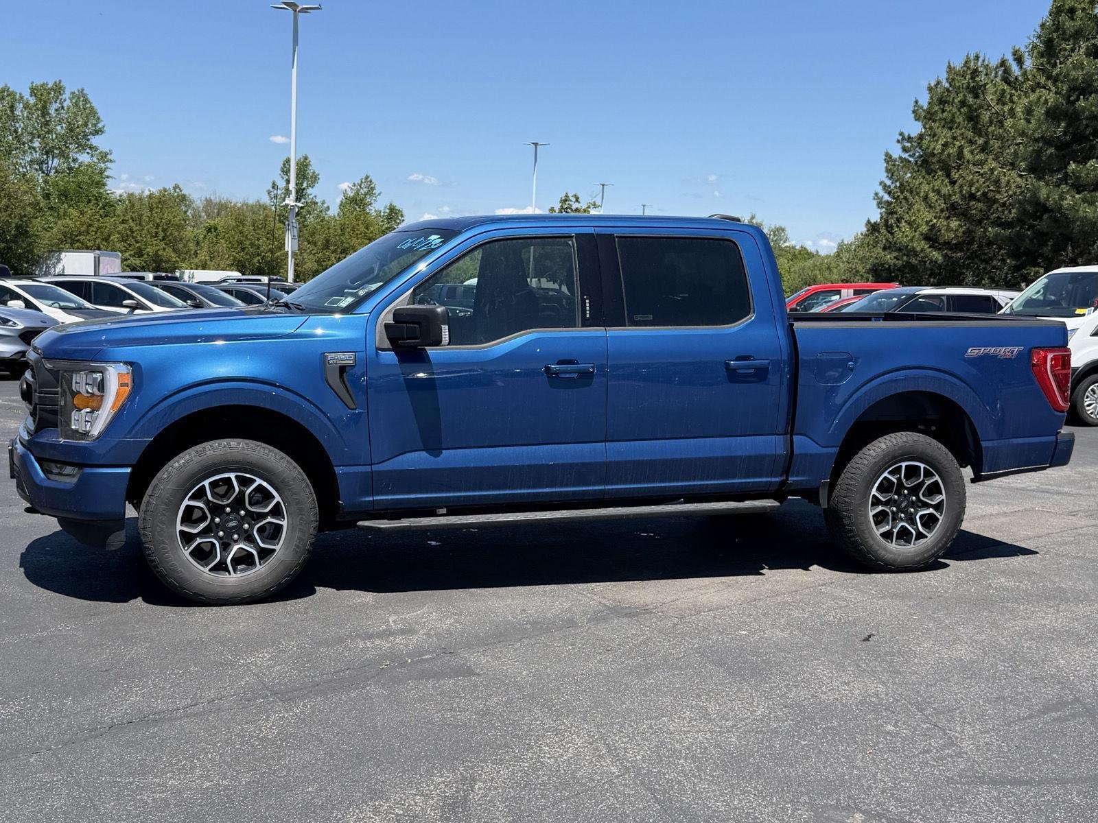 Used 2022 Atlas Blue Ford XLT image 4