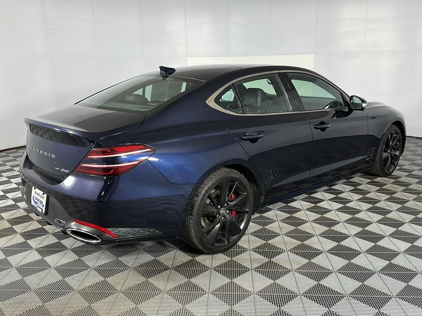 Used 2023 Capri Blue Genesis 3.3T image 9