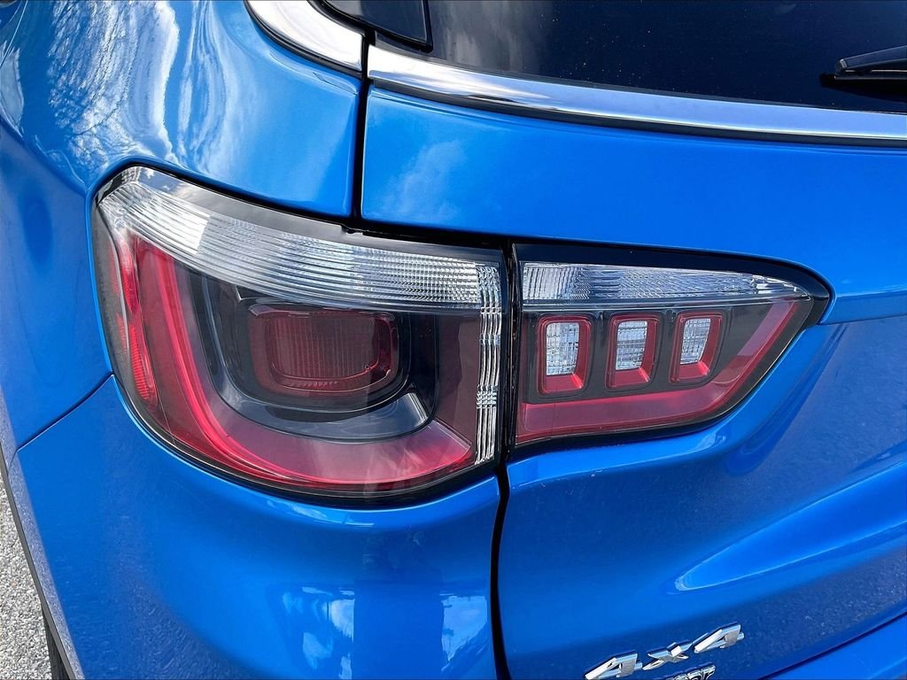 Used 2022 Laser Blue Pearlcoat Jeep Latitude image 31