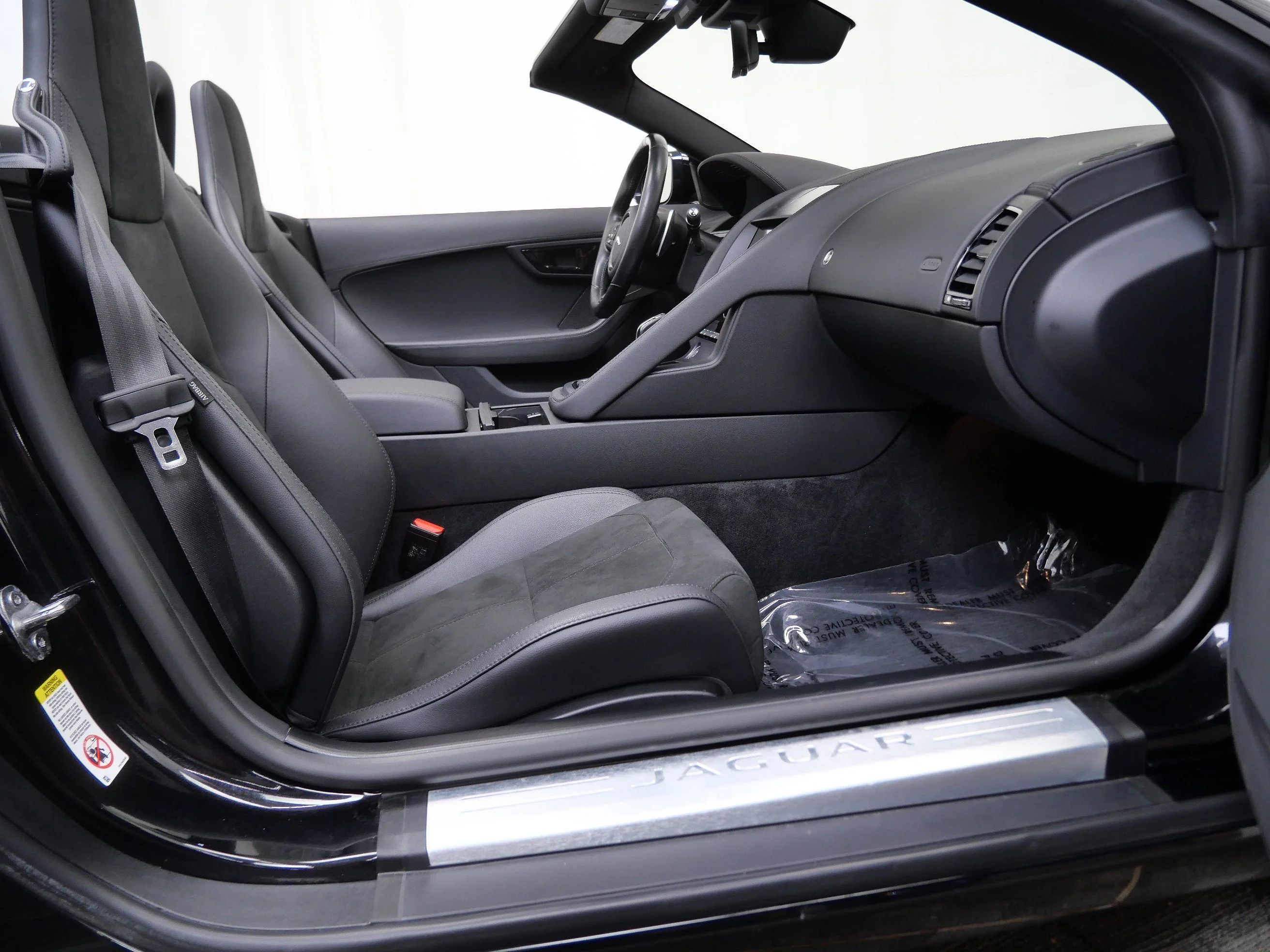 Used 2023  Jaguar P450 image 16
