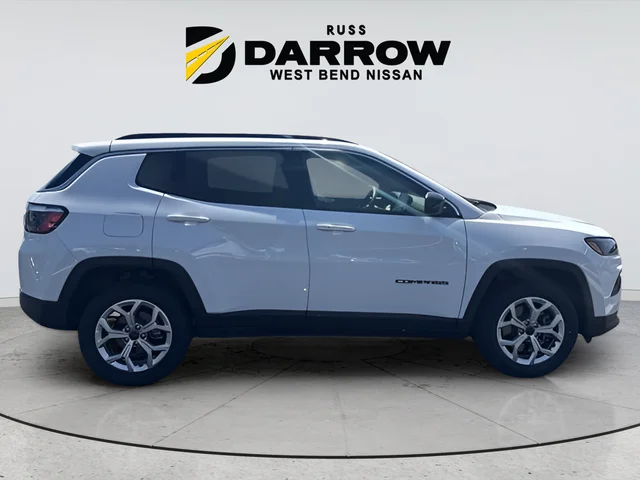 Used 2025 White Jeep Latitude image 7