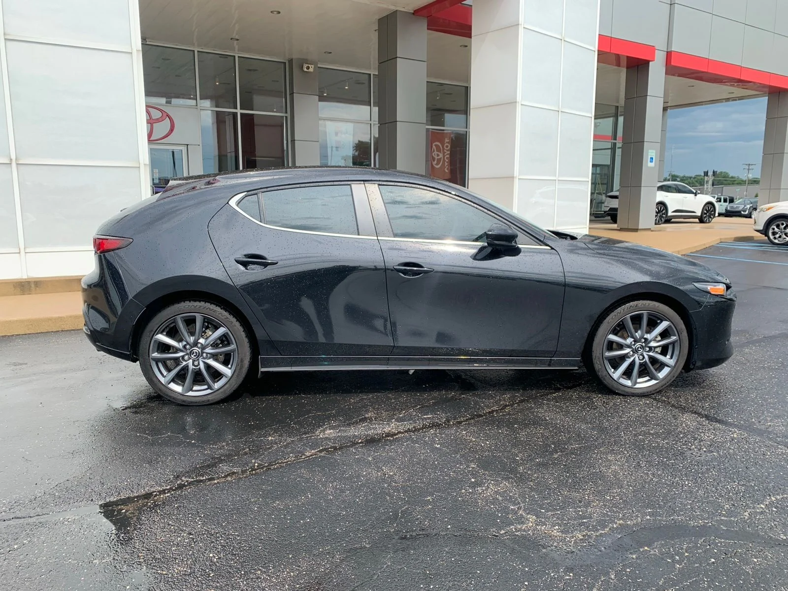 Used 2021 Black Mazda Select image 8