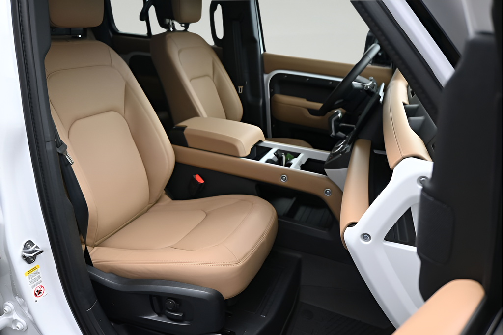 New 2026 White Land Rover X-Dynamic SE image 9