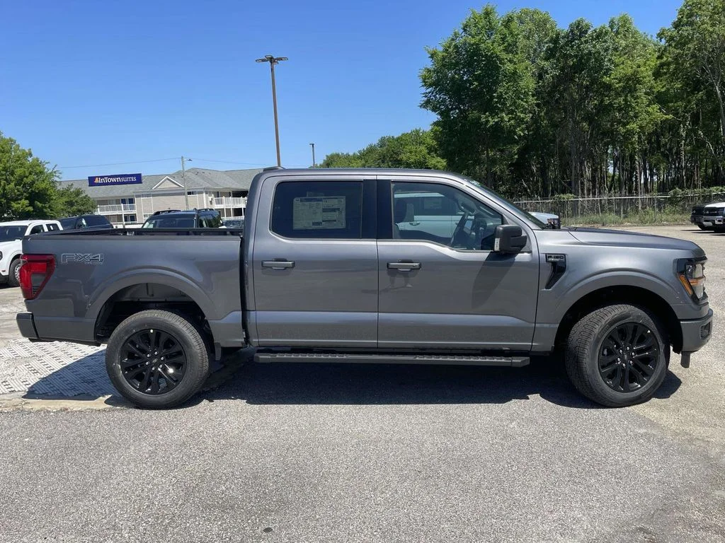New 2026 Carbonized Gray Metallic Ford XLT image 2