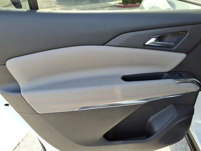 Used 2025 Summit White Chevrolet LT image 12