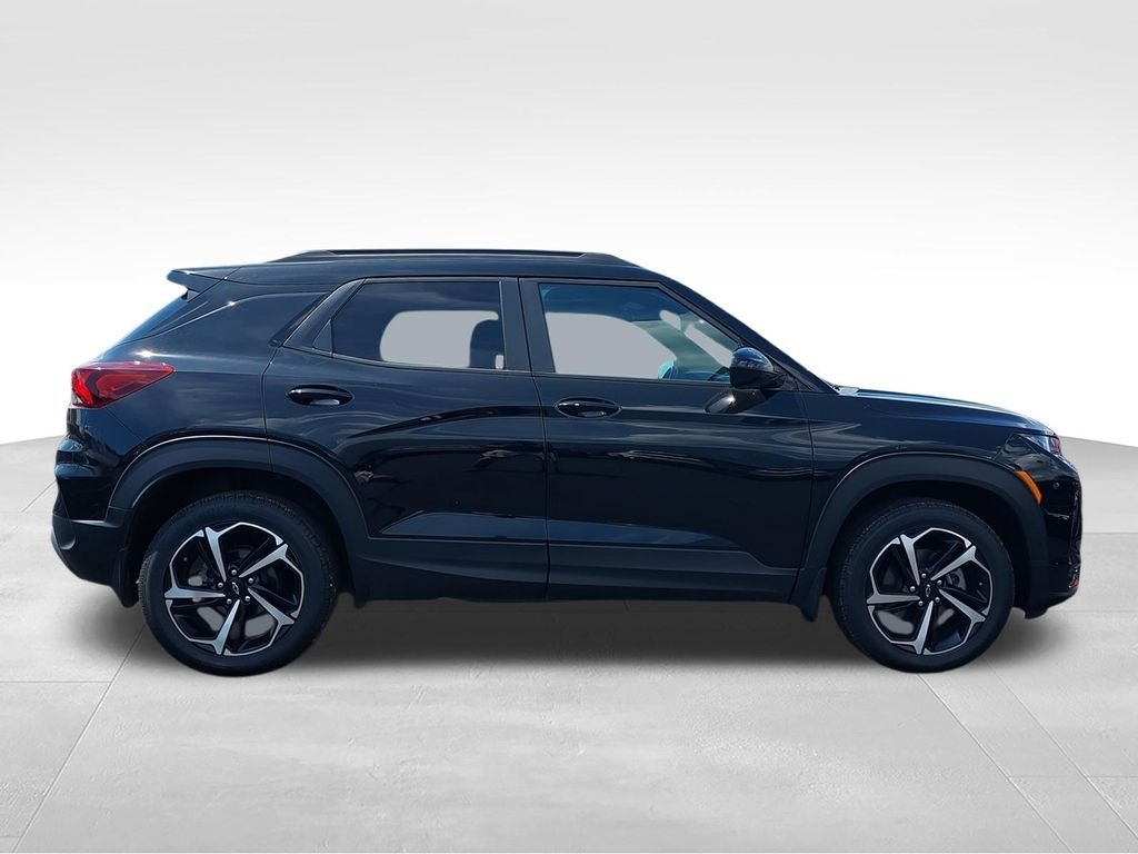 Used 2022 Black Chevrolet RS image 9