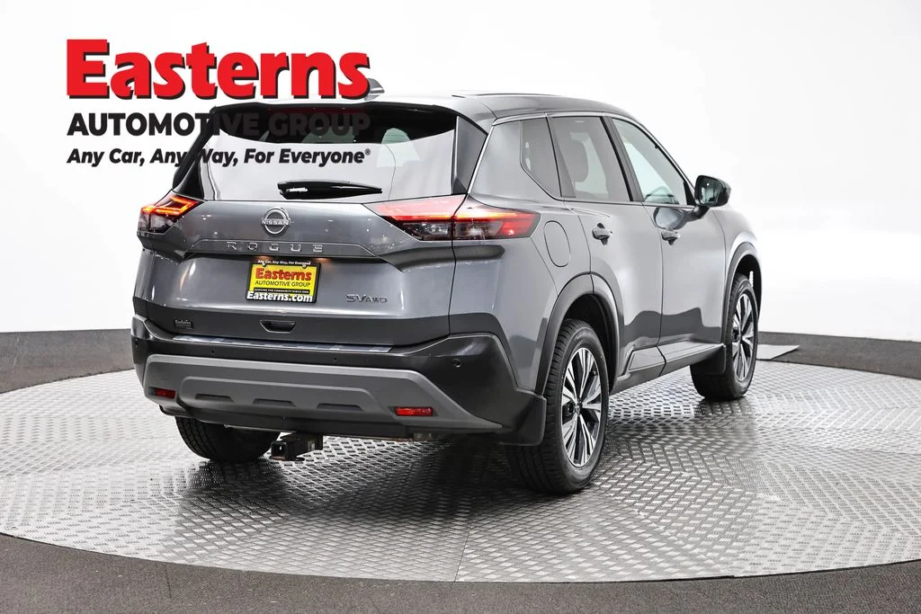 Used 2023 Gray Nissan SV image 5