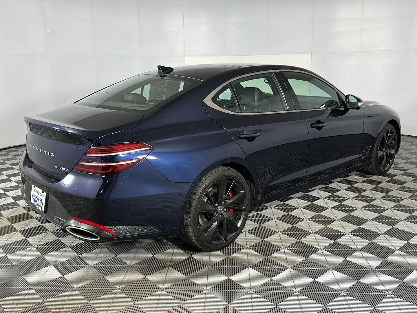 Used 2023 Capri Blue Genesis 3.3T image 9