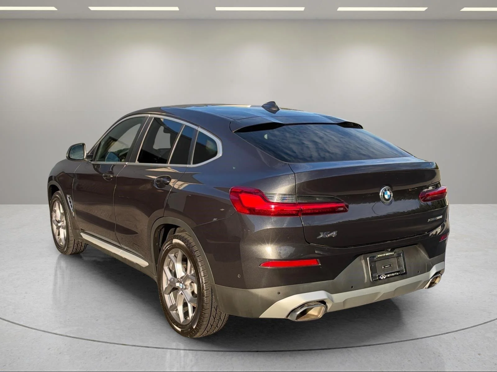 Used 2024 Dark Graphite Metallic BMW xDrive30i image 3