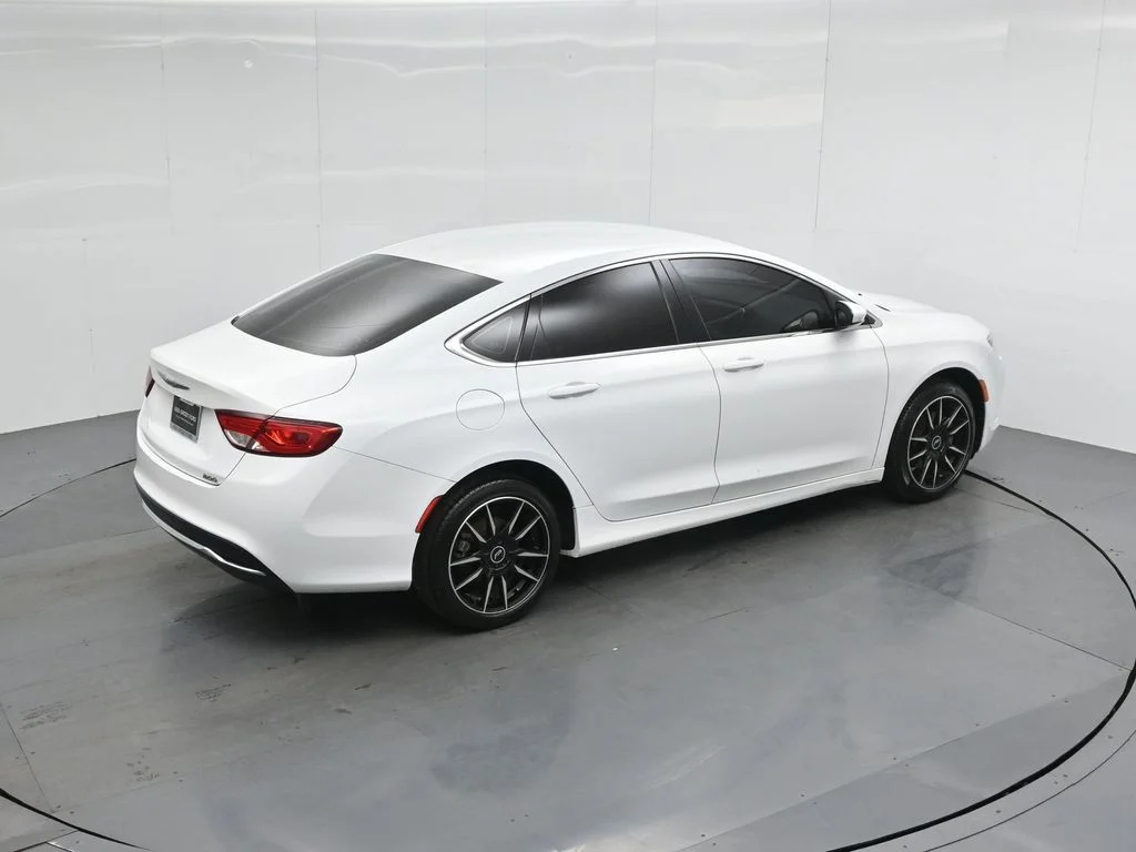 Used 2015 White Chrysler Limited image 36