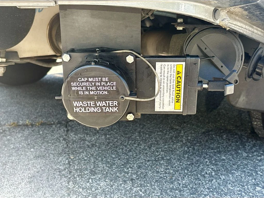 Used 2022  Mercedes-Benz Cargo 144 WB image 15
