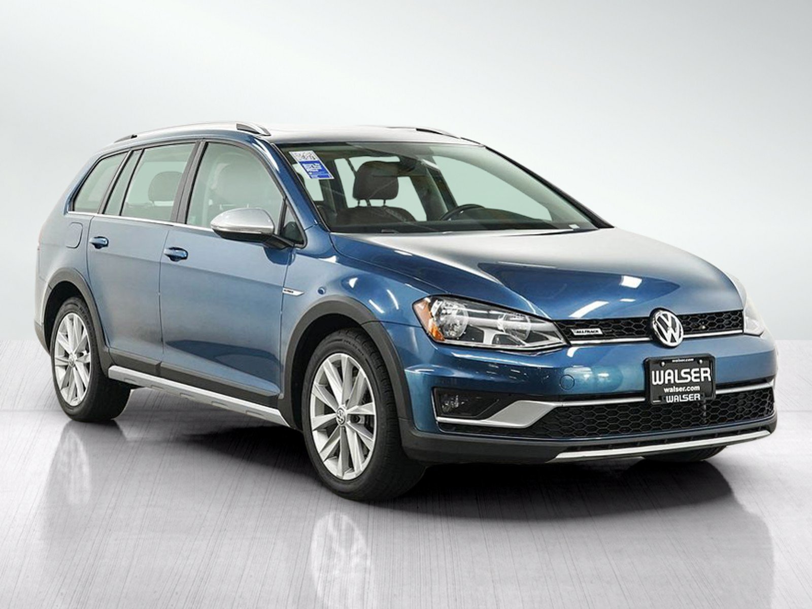 Used 2017 Silk Blue Metallic Volkswagen TSI SE image 9